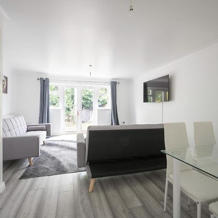 Maidstone Villa 3 Bedroom Free Sports Channels,Parking Sleeps 7 Eksteriør bilde