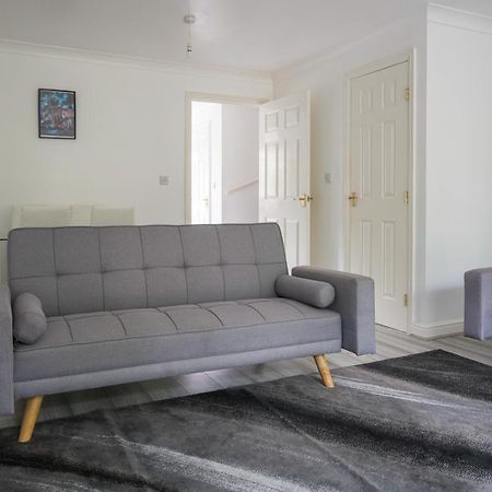 Maidstone Villa 3 Bedroom Free Sports Channels,Parking Sleeps 7 Eksteriør bilde