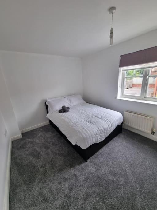 Maidstone Villa 3 Bedroom Free Sports Channels,Parking Sleeps 7 Eksteriør bilde