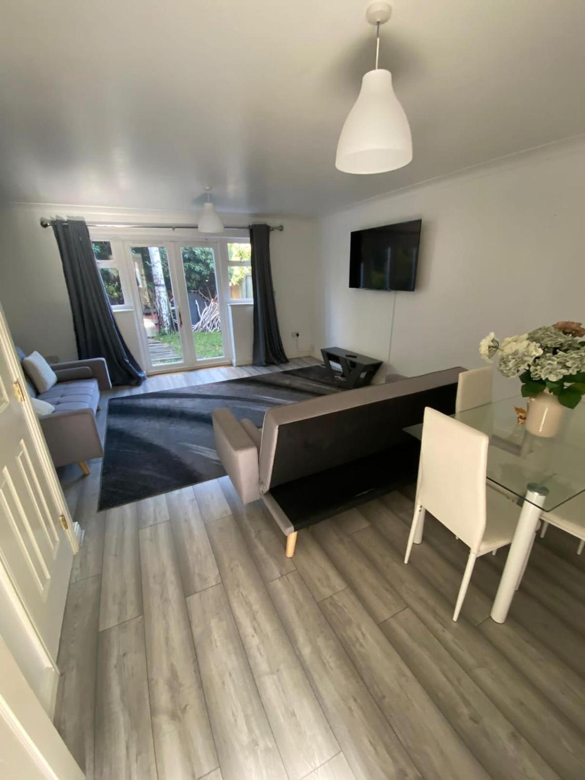Maidstone Villa 3 Bedroom Free Sports Channels,Parking Sleeps 7 Eksteriør bilde