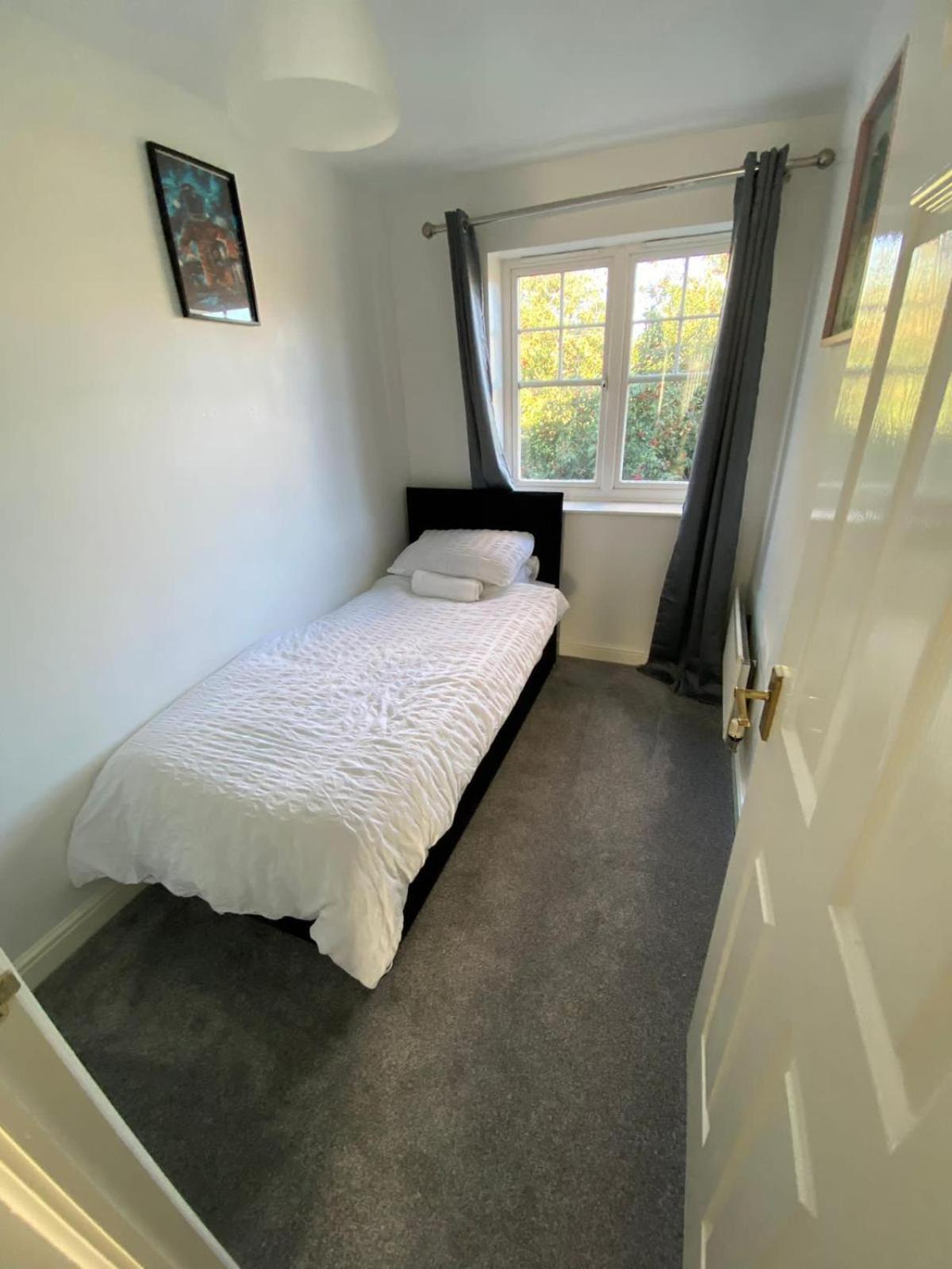 Maidstone Villa 3 Bedroom Free Sports Channels,Parking Sleeps 7 Eksteriør bilde
