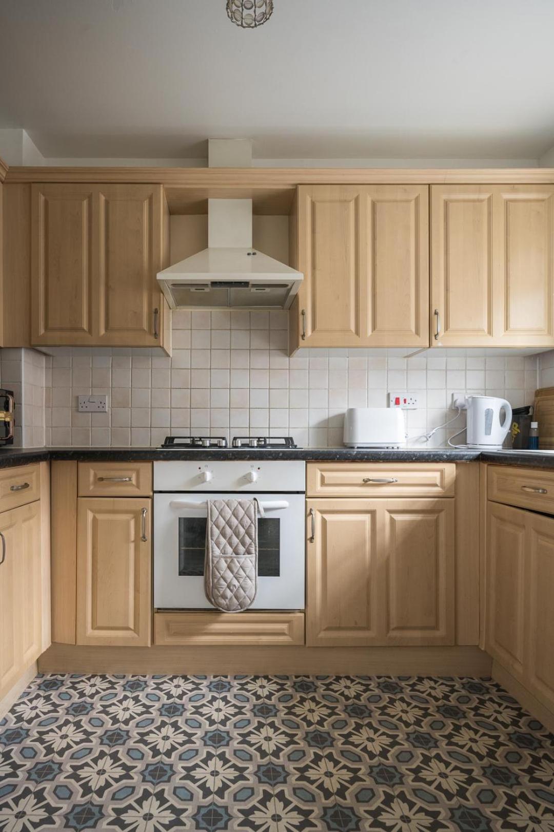 Maidstone Villa 3 Bedroom Free Sports Channels,Parking Sleeps 7 Eksteriør bilde